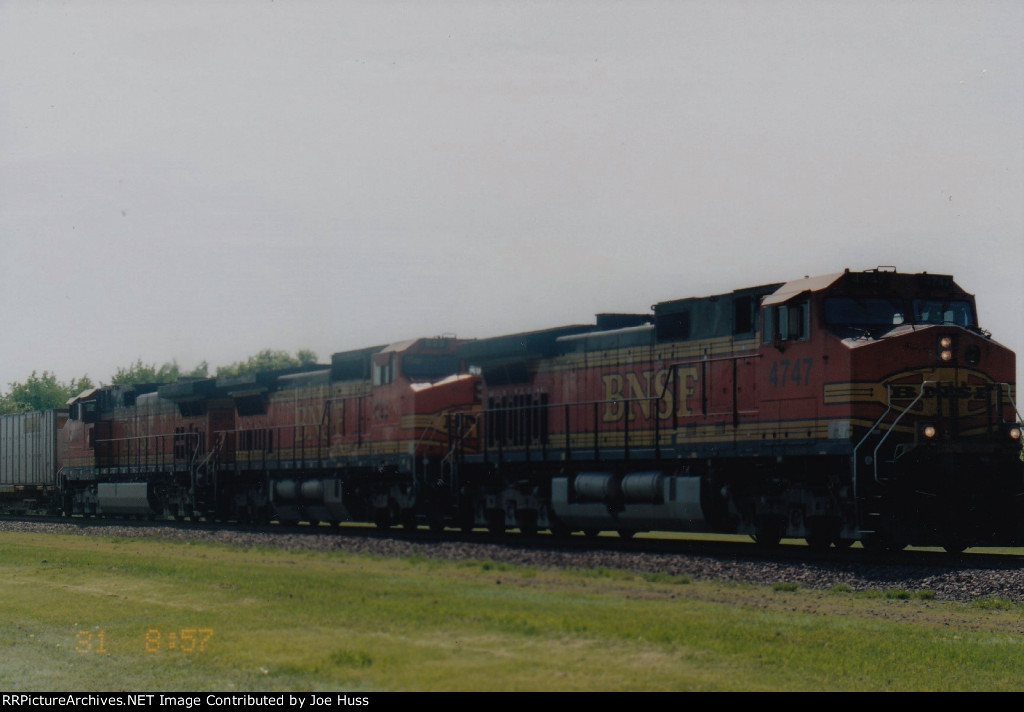 BNSF 4747 West